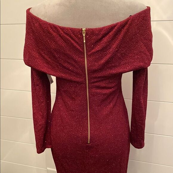 Premier Amour Asymmetrical Elegant Off-Shoulder Red Dress - Picture 6 of 8